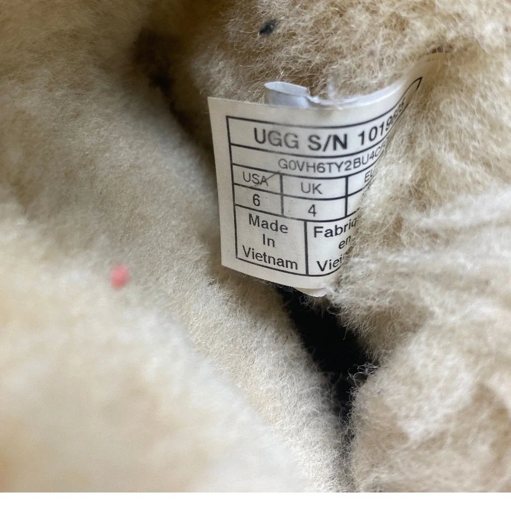 UGG Australia Kids Classic Short Boots Tan Suede‎ Sheepskin Lined Size 6